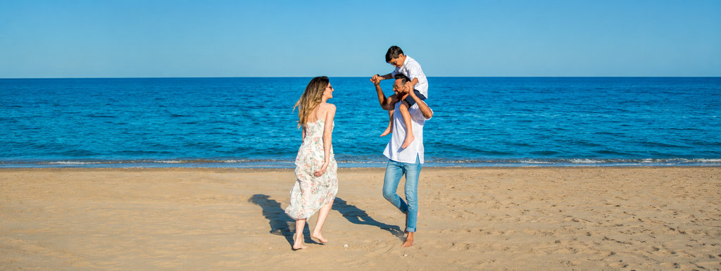 Familia en la playa