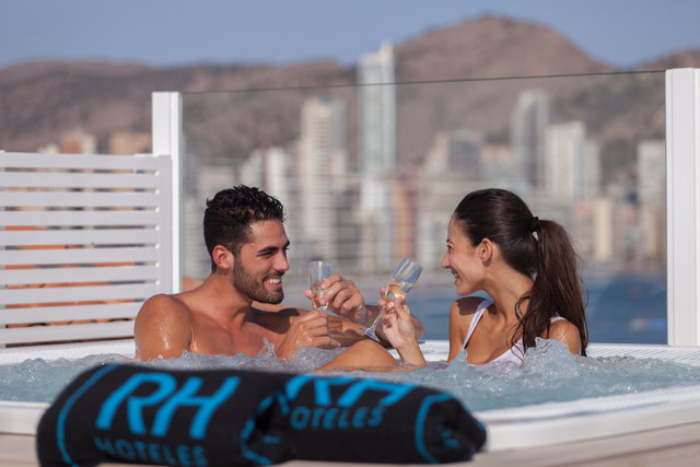 Pareja en Jacuzzi 
