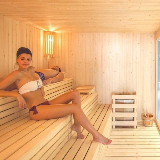 Mujer en sauna