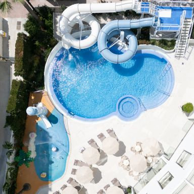Piscina toboganes cenital