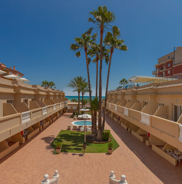 Terraza con piscina