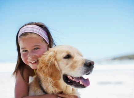 Niña con perro