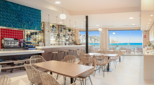 Interior del Restaurante D.VORA en Benidorm. 