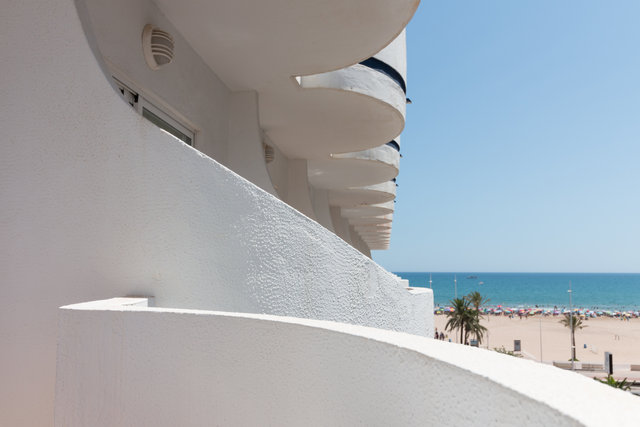 Terrazas exteriores del Hotel RH Riviera en Gandía.
