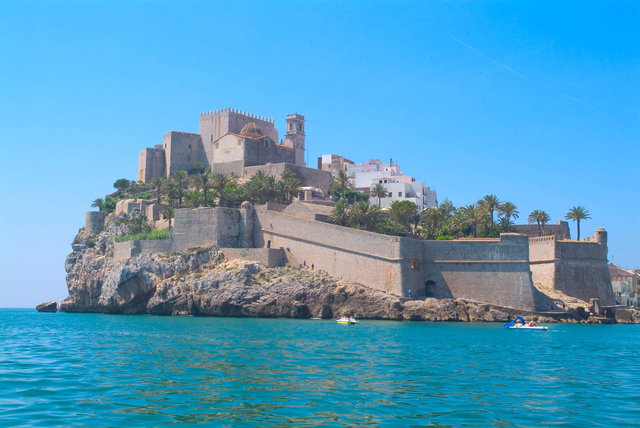 Vista desde el mar del Castillo de Peñíscola