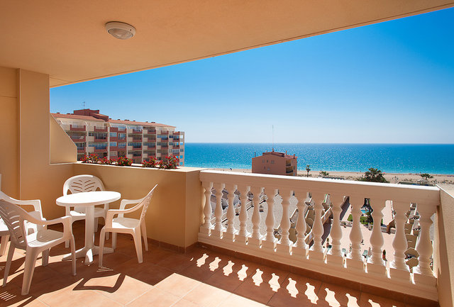 Habitación Loft con terraza y vistas al mar. 