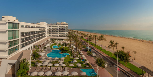 Hotel RH Bayren &amp; Spa en primera línea de la playa de Gandía. 