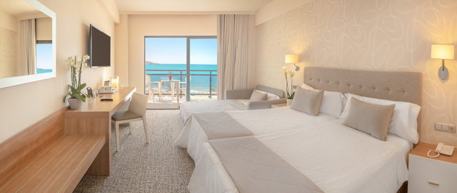 Habitación familiar del Hotel RH Corona del Mar en Benidorm