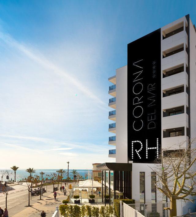 Ubicación del Hotel RH Corona del Mar frente a la playa de Poniente de Benidorm.